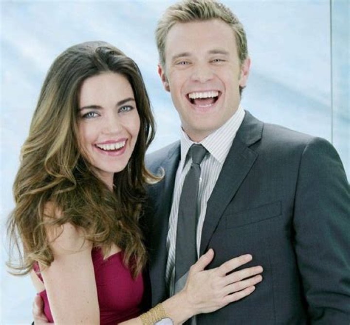 Amelia Heinle and Thad Luckinbill Kiss After Reuniting: 'Love Heals'