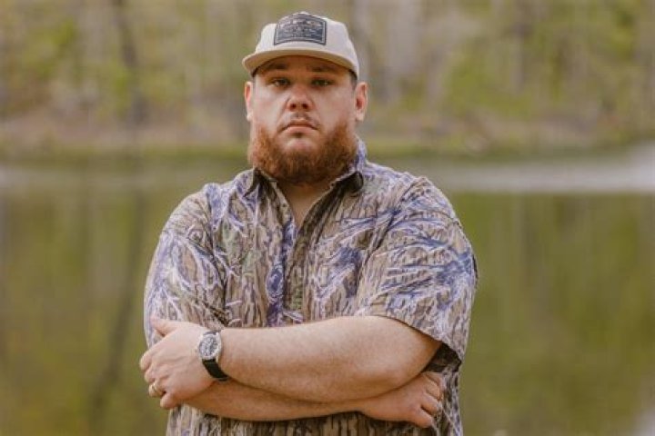 Did Luke Combs' Father Tragically Pass Away? Unveiling the Truth