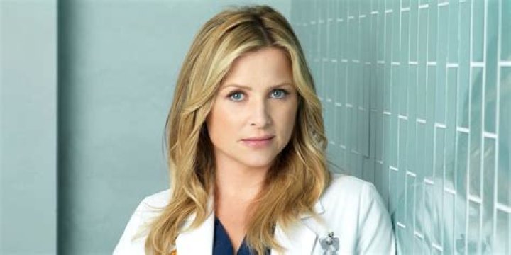 Does Arizona Robbins Die in Grey's Anatomy? A Comprehensive Analysis