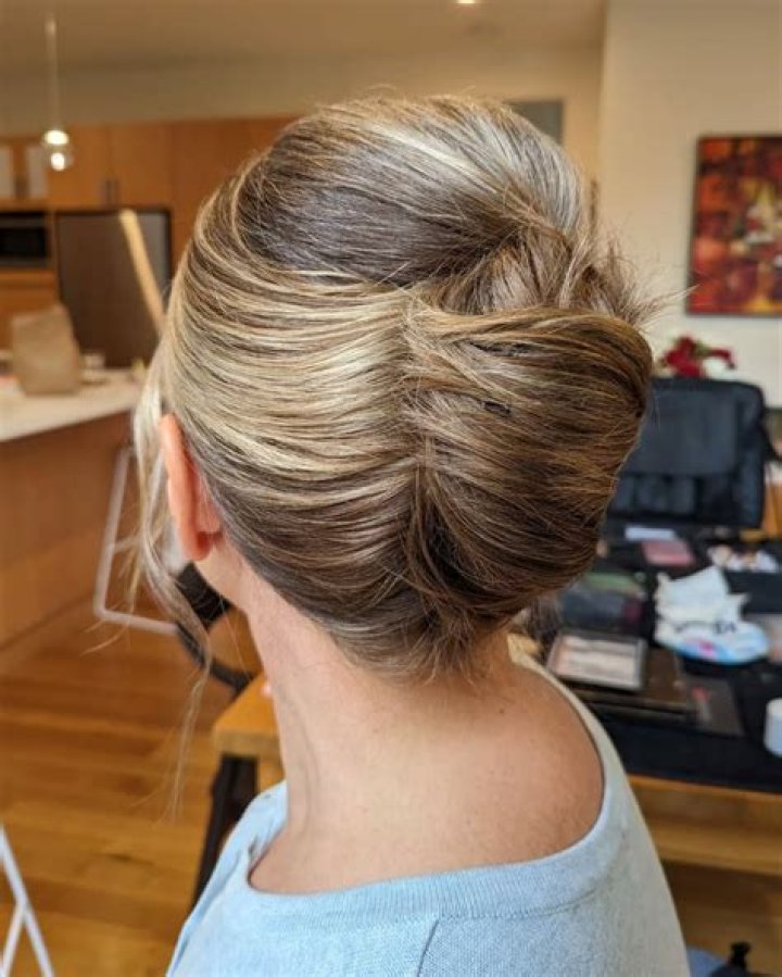 Embrace Elegance with the French Roll Hairstyle