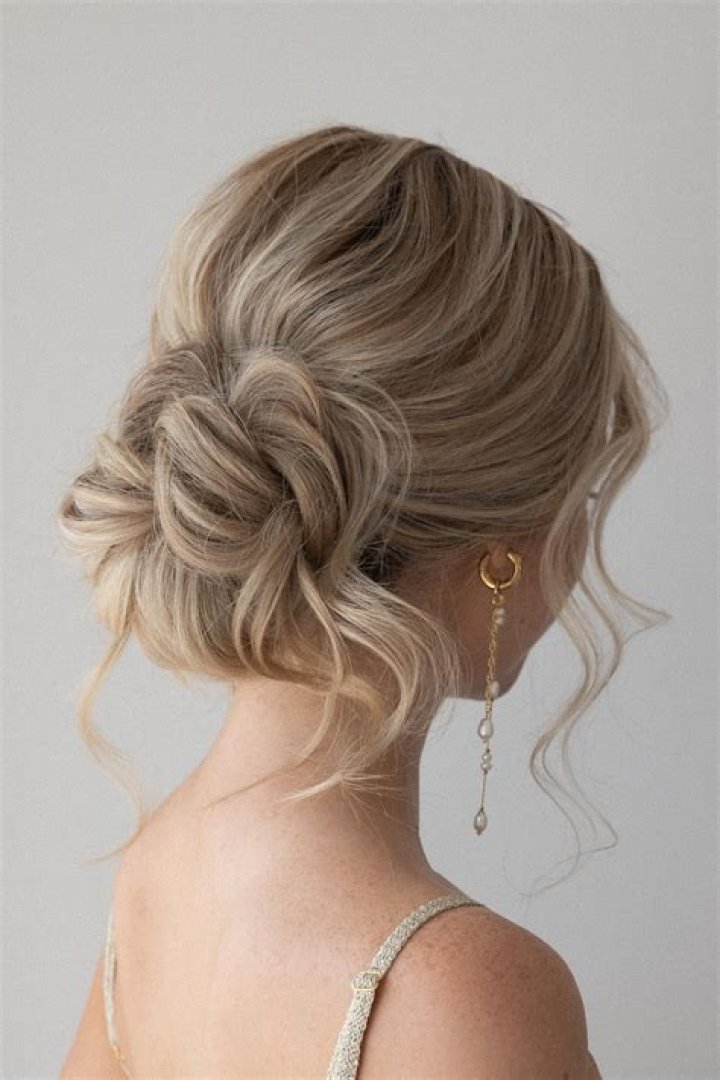 Embracing the Messy Updo: A Perfect Blend of Style and Ease