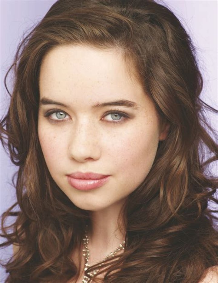 Exploring Anna Popplewell's Relationships: A Deep Dive into Her Personal Life
