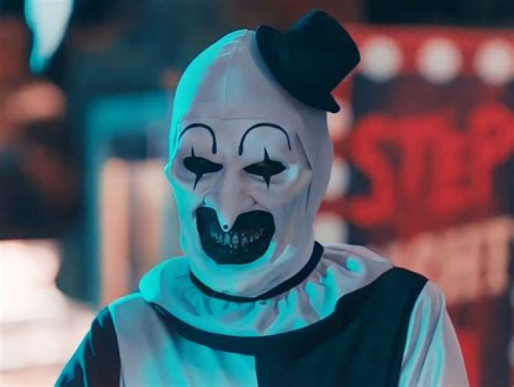 Exploring the Dark Side of Desktop Screensaver Horror Art: The Iconic Clown