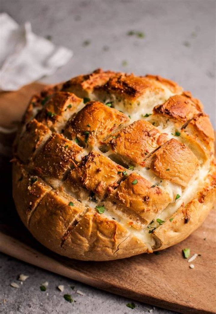 Irresistibly Cheesy Pull Apart Bread: A Delightful Treat for Any Occasion