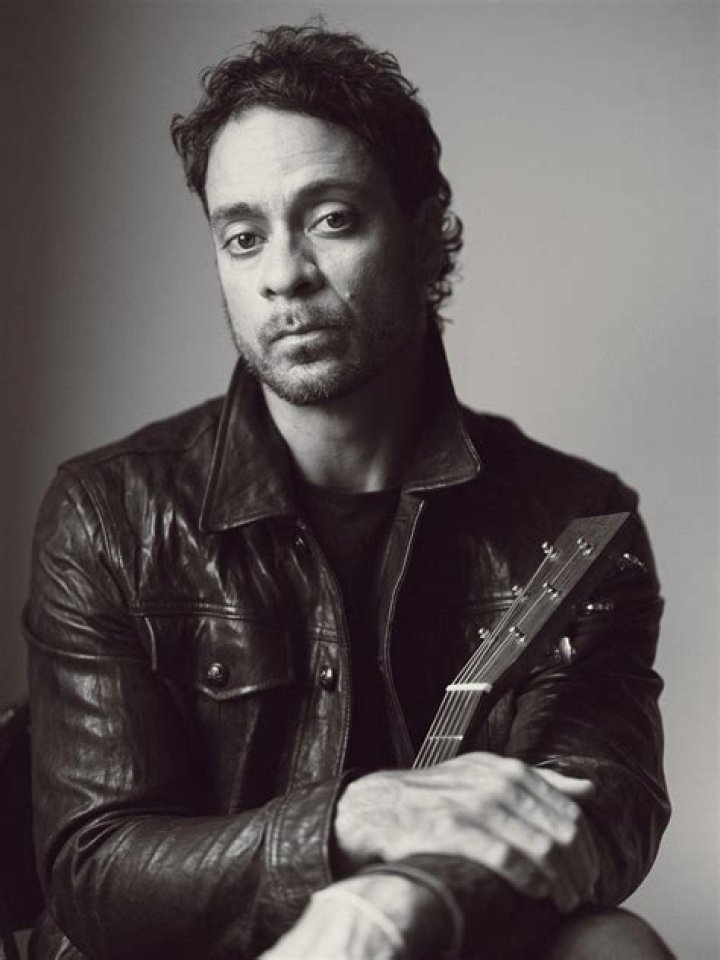 Is Amos Lee Married? A Deep Dive into the Life of the Acclaimed Singer-Songwriter