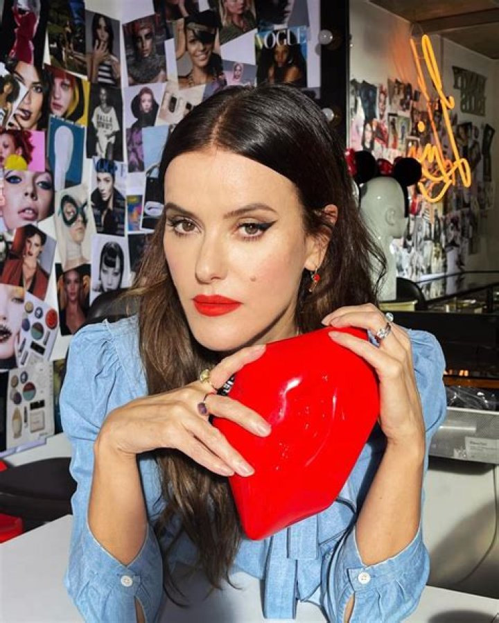 Lisa Eldridge: The Influential Makeup Artist Revolutionizing Beauty