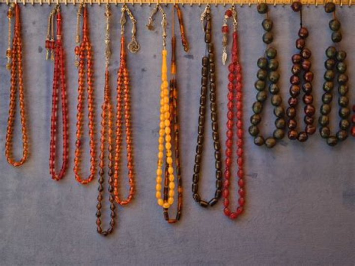 Mastering the Art of Bead Display: Which Side Should Be Shown?