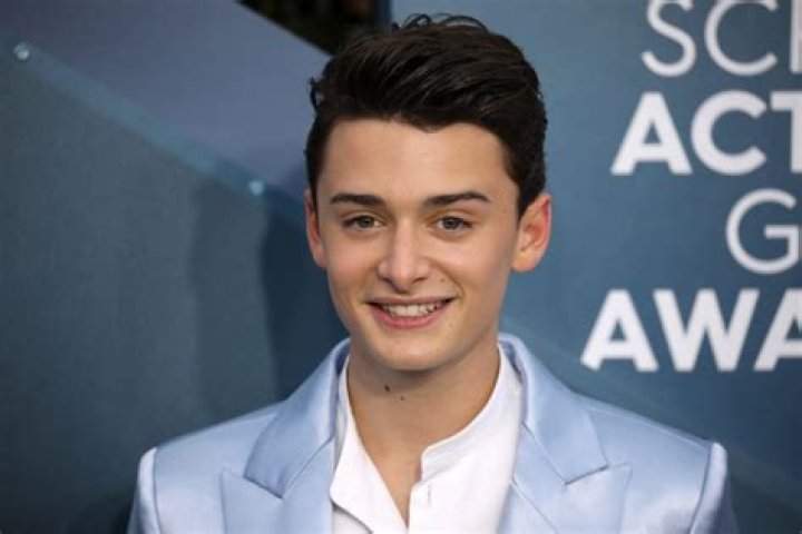 Noah Schnapp Relationships: A Deep Dive into His Personal Life
