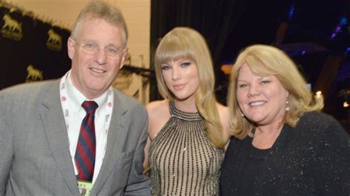 The Latest Scoop: Taylor Swift's Parents Reconcile After Years of Separation