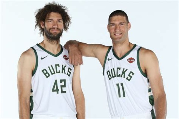 **The Lopez Brothers Basketball: A Dynamic Duo in the NBA**