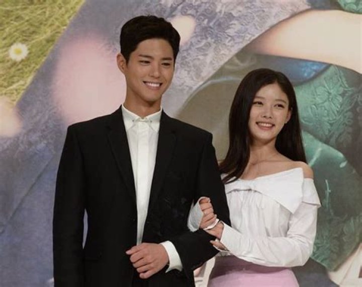 The Rumored Connection Between Park Bo Gum and Kim Yoo Jung Revealed!