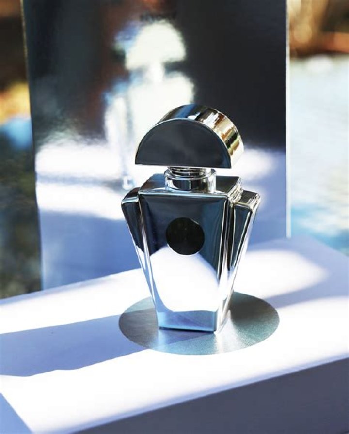 Unveiling the Allure of Ce Noir Perfume